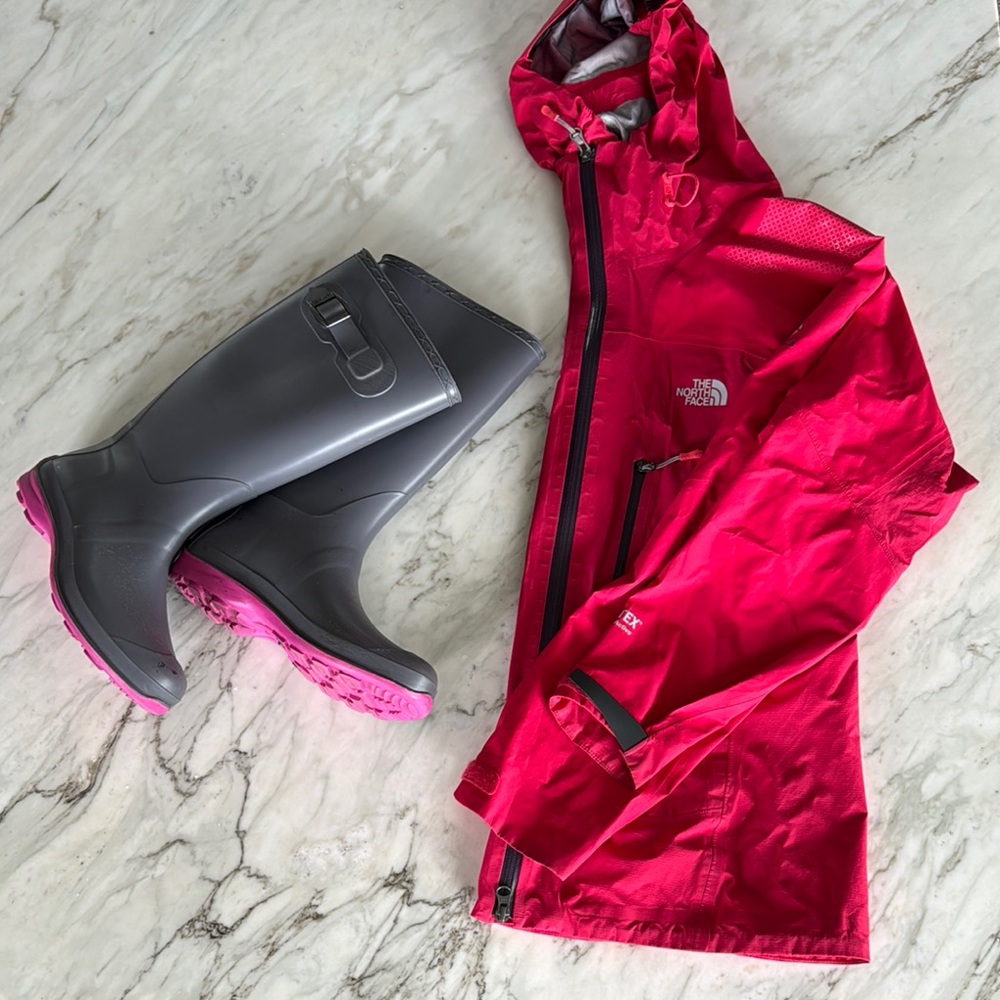 THE NORTH FACE SUMMIT SERIES Women's Pink Waterproof Hooded Shell Jacket. SIZE S